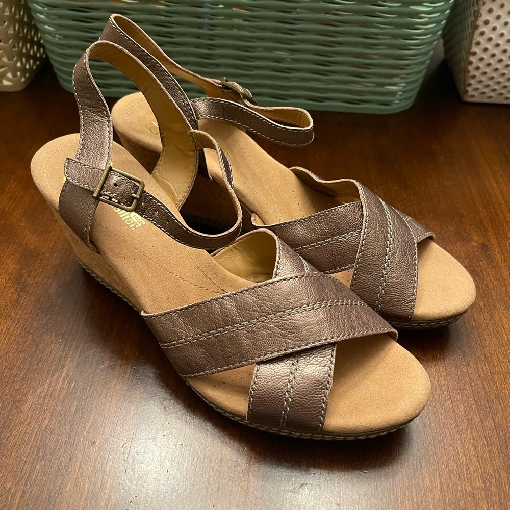 Clarks Women's Helio Latitude Wedge Sandal SZ 9